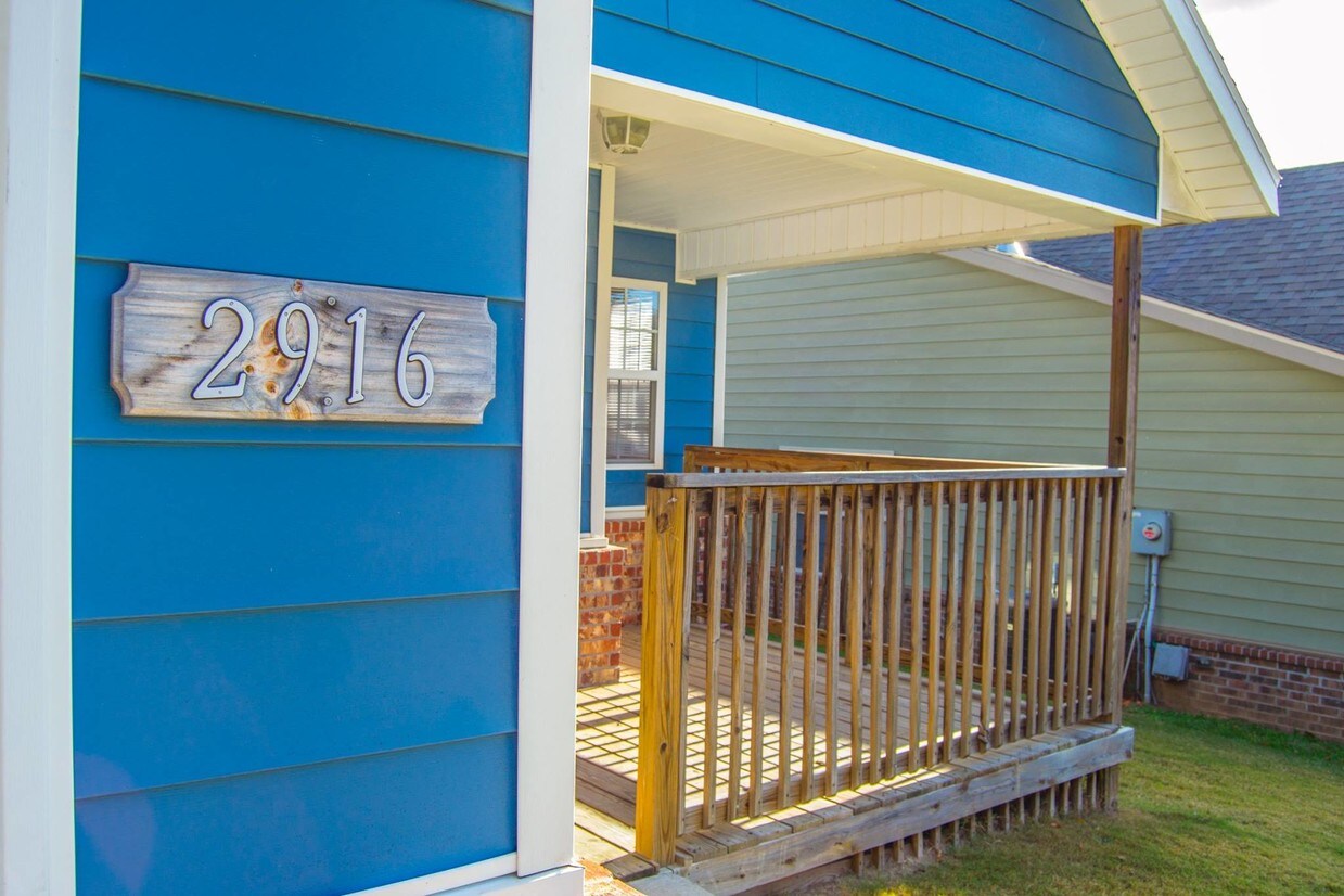 2916 W Old Farmington Rd, Fayetteville, AR 72704 House Rental in