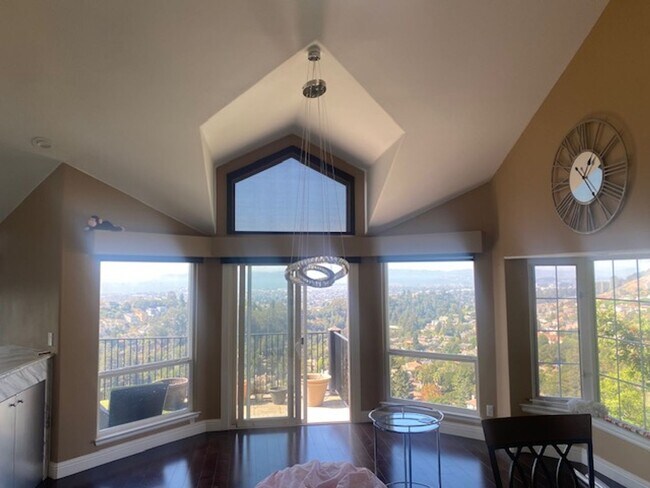 Building Photo - Breathtaking views in the Oakland Hills!