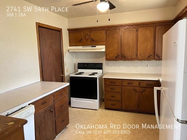 Building Photo - 2741 SW 54th Pl