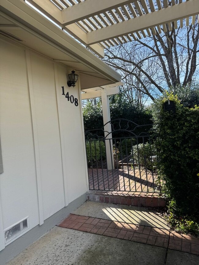 Building Photo - 1408 Mello Pl