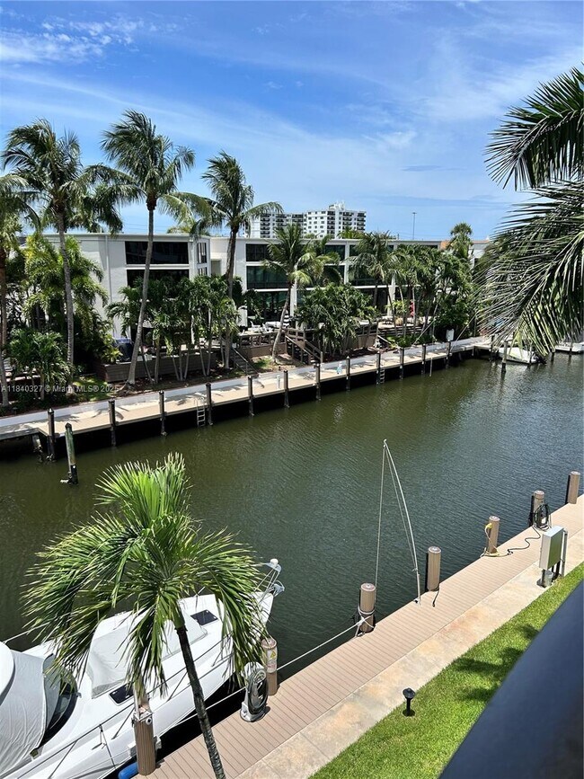 Foto del edificio - 3051 NE 48th St