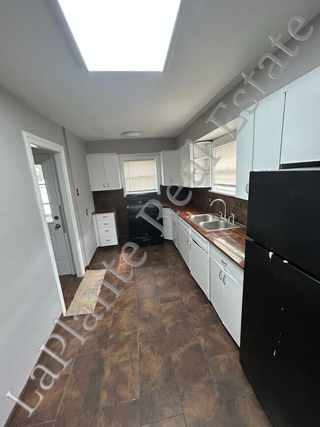 Foto del edificio - Charming 2-Bedroom Home in Toledo – Cozy &...