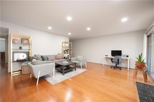 Foto del edificio - 23 Middleton Ct