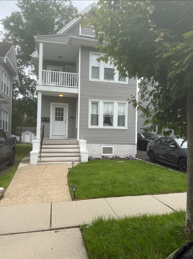 Primary Photo - 100 Lincoln St