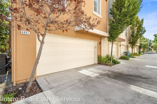 Building Photo - 3 br, 2.5 bath House - 4441 Laird Cir