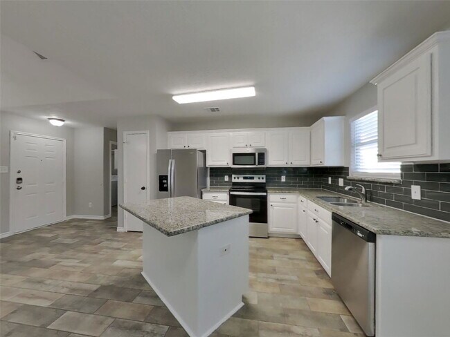 Foto del edificio - 16229 Summerset Estates Blvd