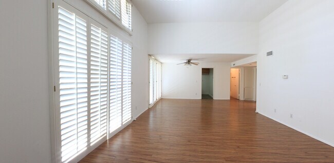 Living/Dining - 15136 Magnolia Blvd