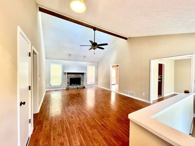 Foto del edificio - 384 McKees Rock Ln