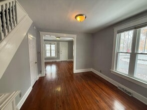 Building Photo - 601 E 5th Ave