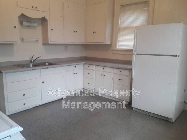 Foto del edificio - 3225-27 W McKinley Blvd