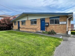 Building Photo - 1371 SE 9th Ave