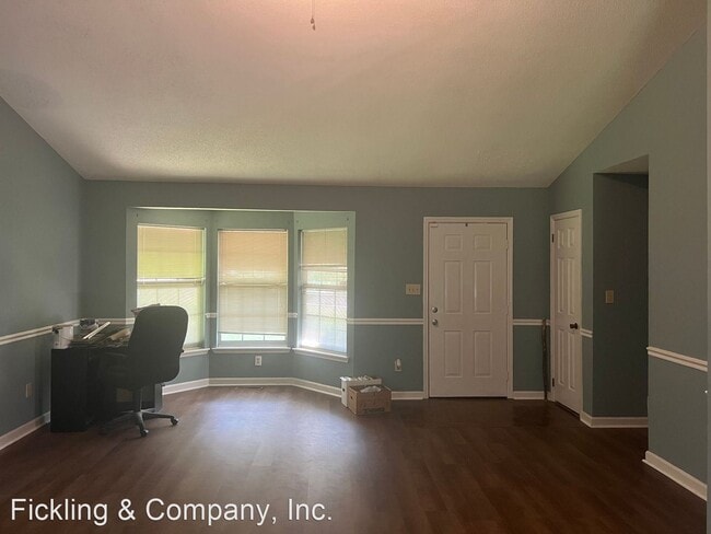 Building Photo - 4 br, 2.5 bath House - 6855 Leslie Ln
