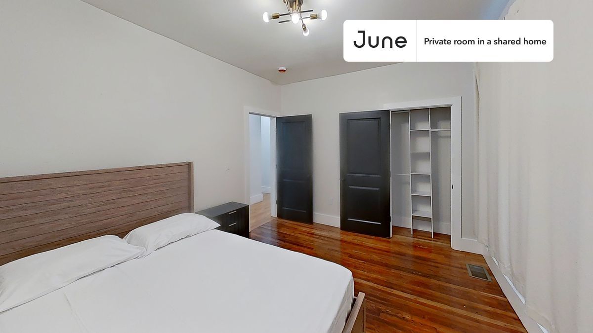 Foto principal - Room in Shared 5 bed/2 bath home
