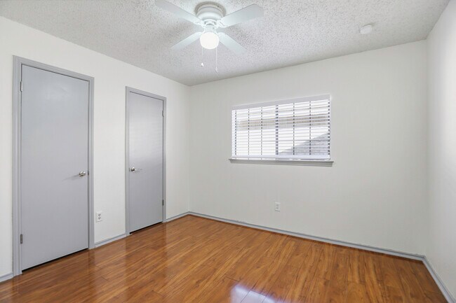 Foto del edificio - 6315 Forest Village