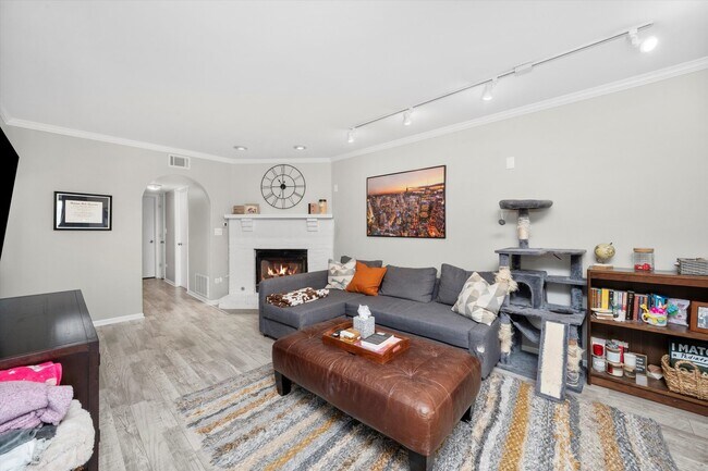 Foto del edificio - 16743 Paxton Ave