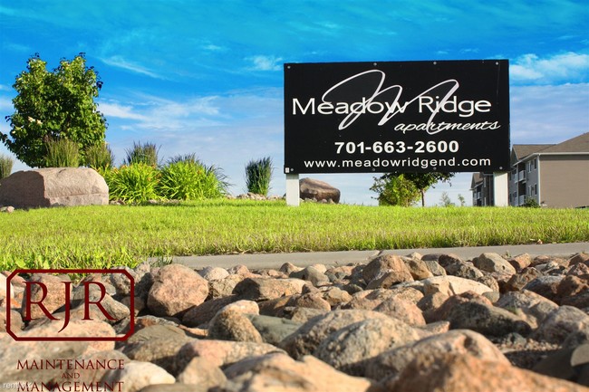 Building Photo - 600 Meadow Ridge Loop