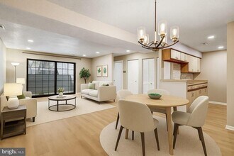 Building Photo - 1603 Carriage House Terrace