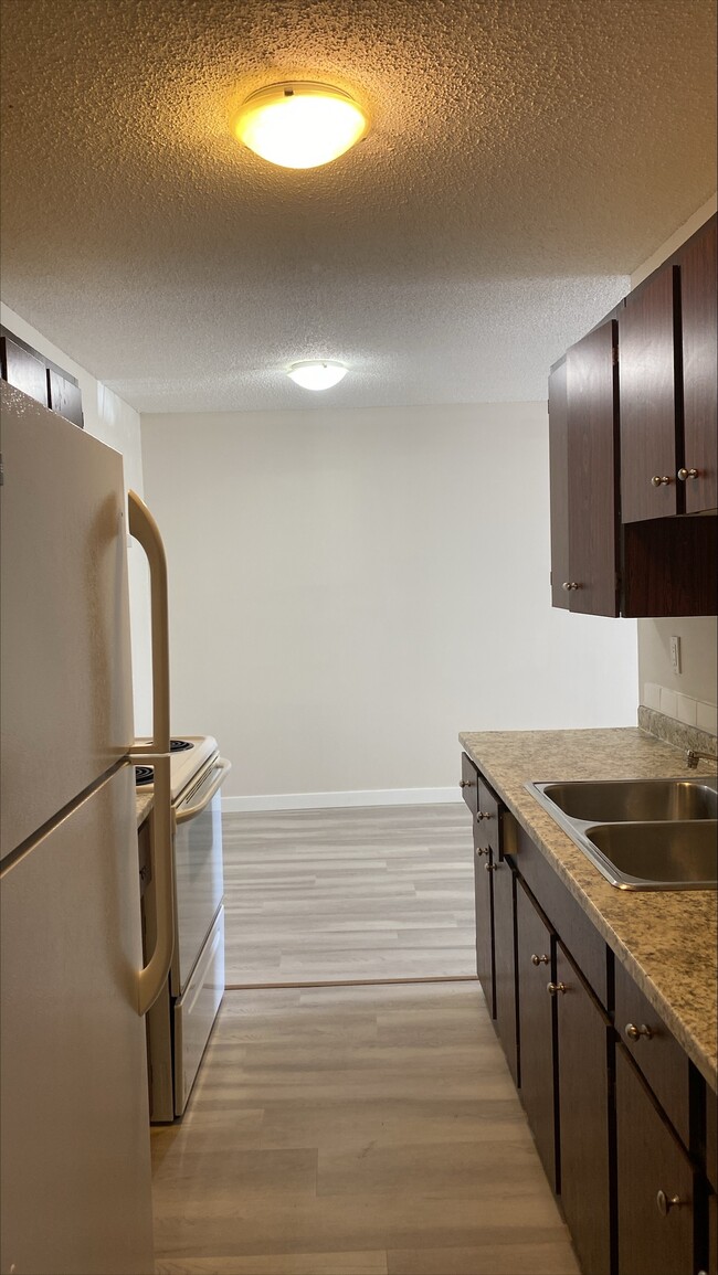 Building Photo - Calahoo Court 400 Calahoo Rd