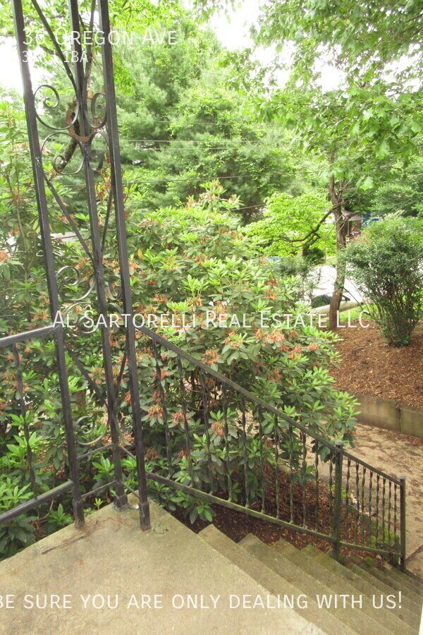 Building Photo - 36 Oregon Ave