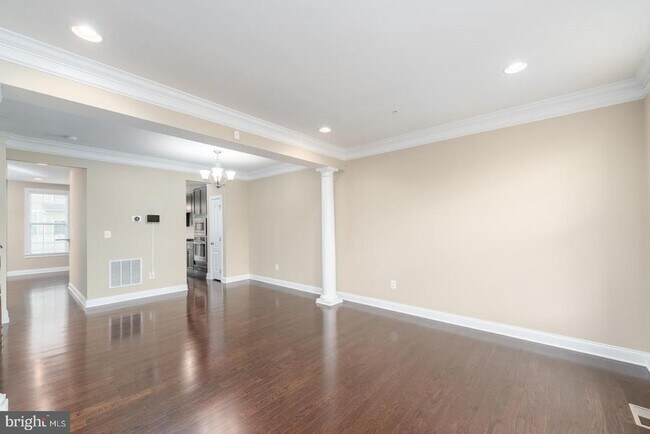 Foto del edificio - 7664 Elmcrest Rd