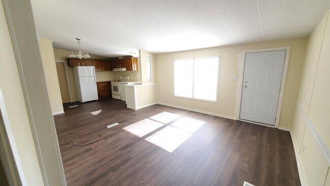 Foto del edificio - 4225 Holcomb Cir