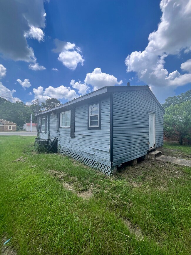 Building Photo - 3120 Lower Wetumpka Rd