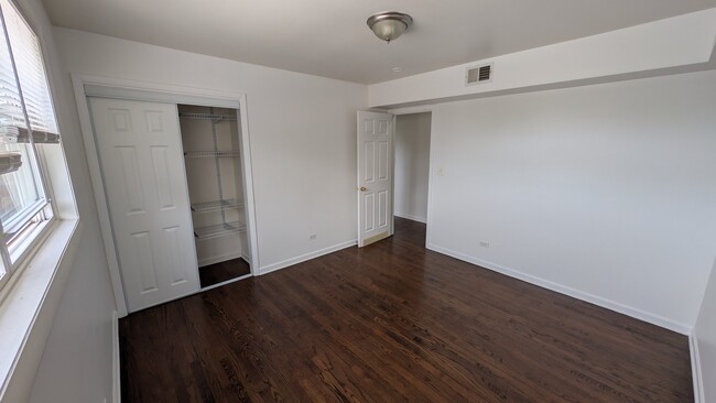 Photo - 2654 W Rascher Ave (Chicago, IL) Apartment