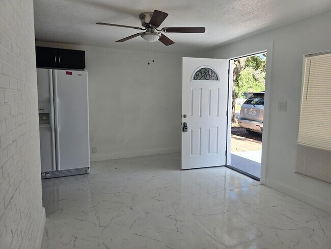 Foto del edificio - 1813 Hacienda Way