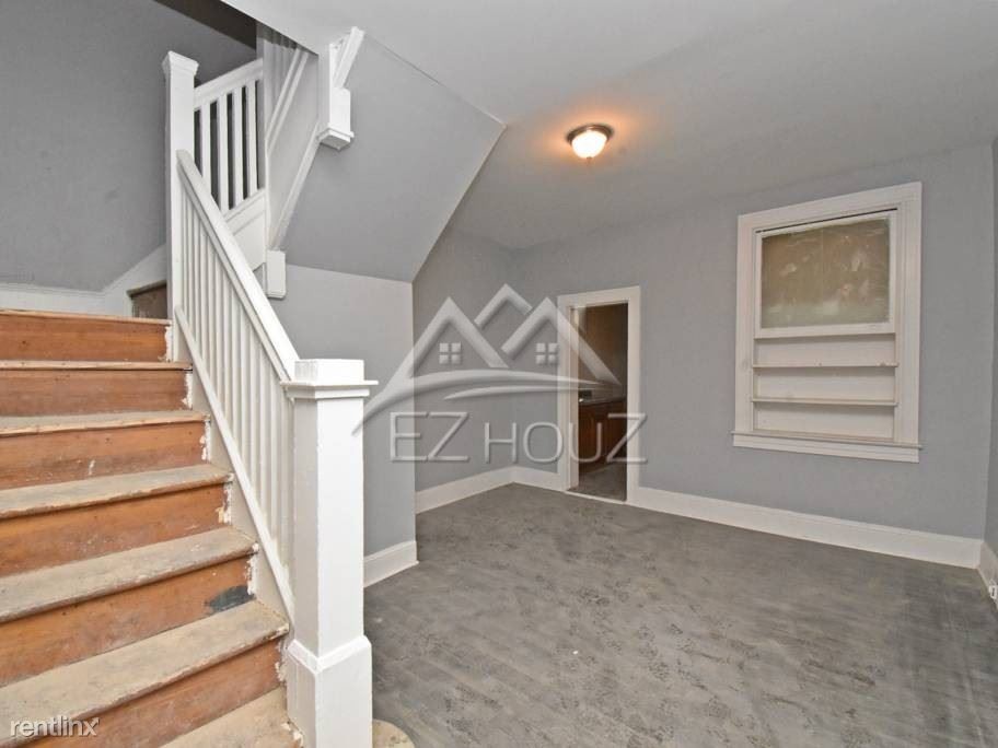 Primary Photo - 3 br, 1 bath Apartment - 5313 Hamlin Ave