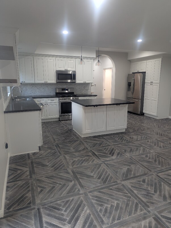 Foto del edificio - 3115 Hollycrest Dr