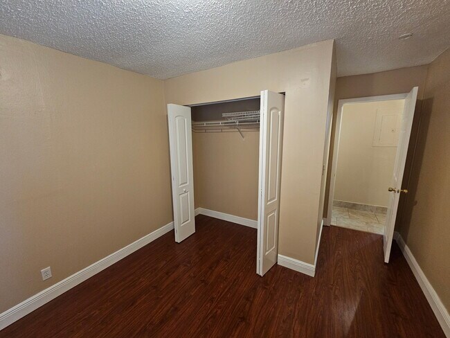 Foto del edificio - 641 SW 83rd Ave