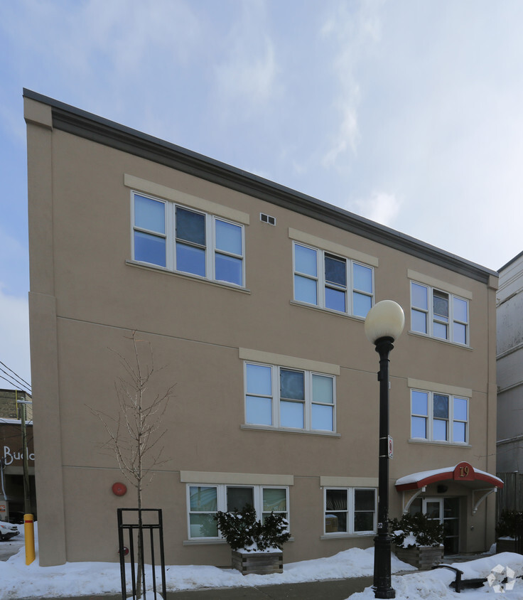Building Photo - Heartwood Place