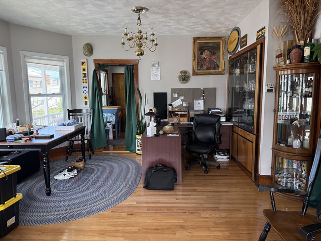 Building Photo - 81 Litchfield St