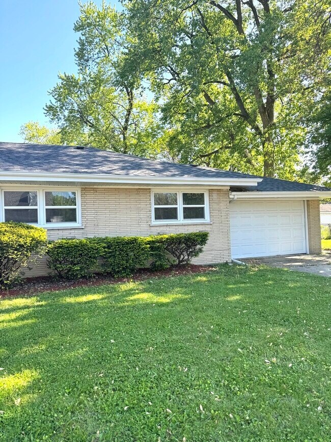 Foto del edificio - 14900 Evers St