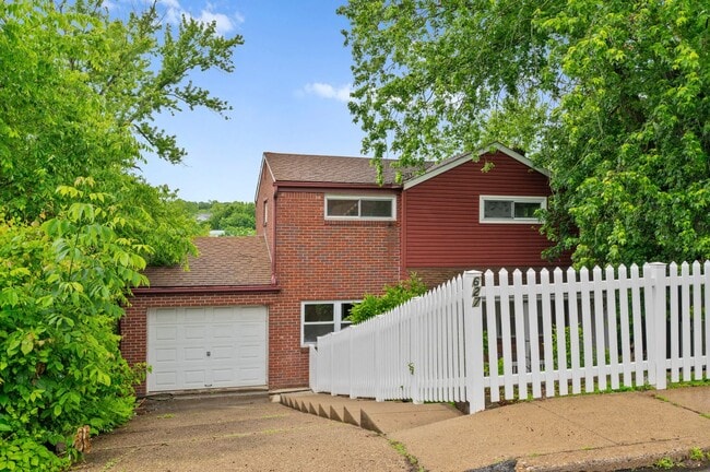 Building Photo - Newly Renovated 3 bedroom home in Turtle C...