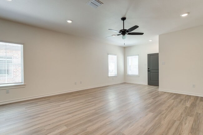 Building Photo - Brand New 3 Bedroom Townhome in Escondido ...
