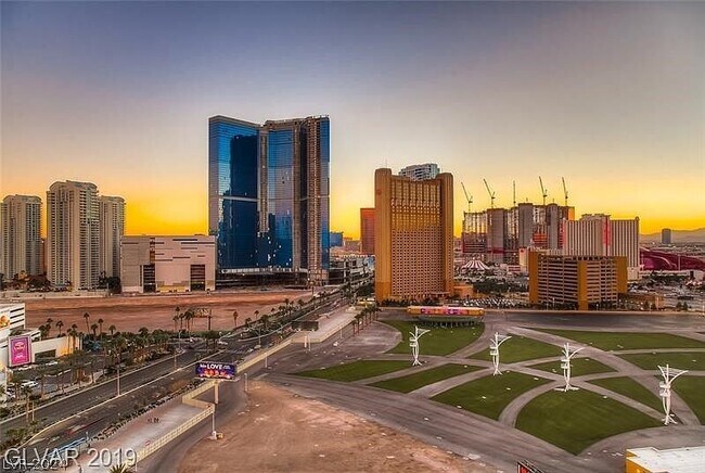 Foto del edificio - 200 W Sahara Ave