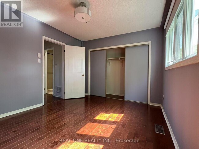 Photo du bâtiment - 460-460 Bristol Rd W