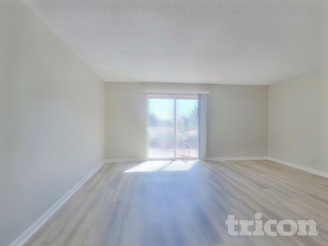 Building Photo - 3445 Kings Row
