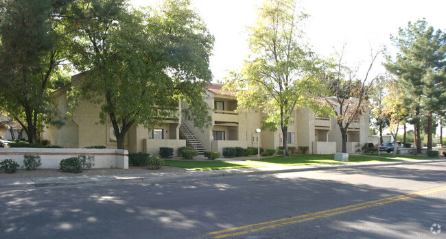 Foto del edificio - The Greens Apartments