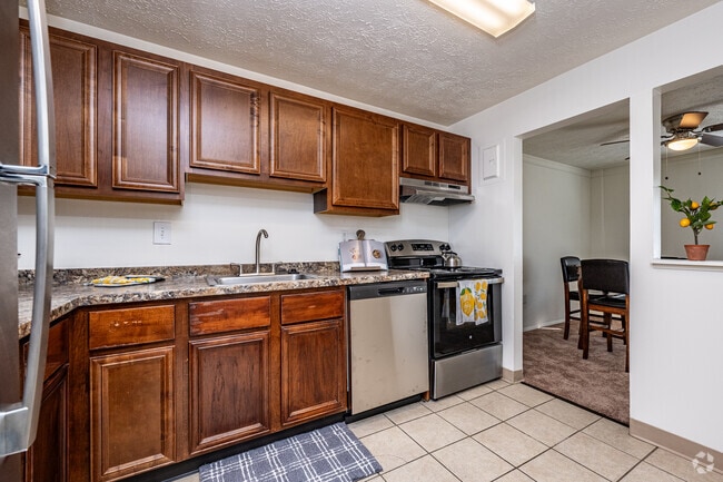 1BR, 1BA - 648SF - Kitchen - Nob Hill of Pittsburgh