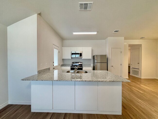 Foto del edificio - 1813 Montell St