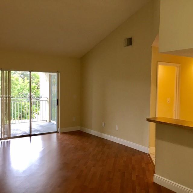 Foto del edificio - 18830 NW 57th Ave