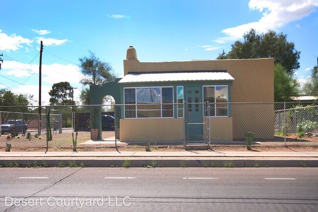 Building Photo - 1401 N Alvernon Way