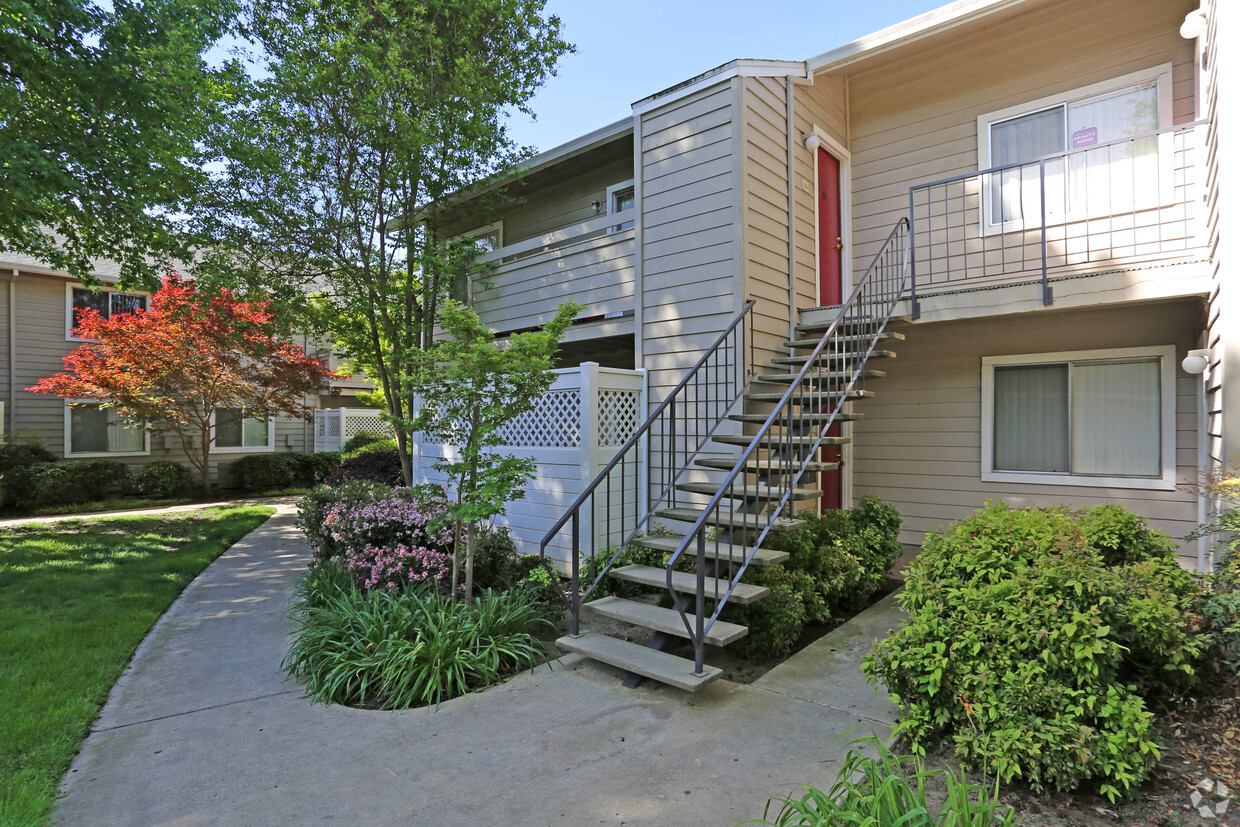 Exterior de la comunidad - Westdale Commons Apartments