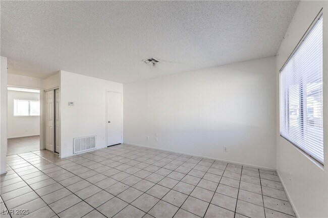 Building Photo - 3109 N Walnut Rd