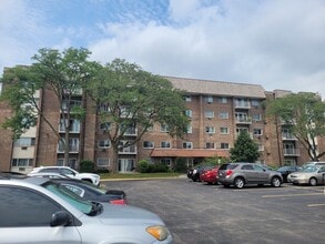 Building Photo - 10373 Dearlove Rd