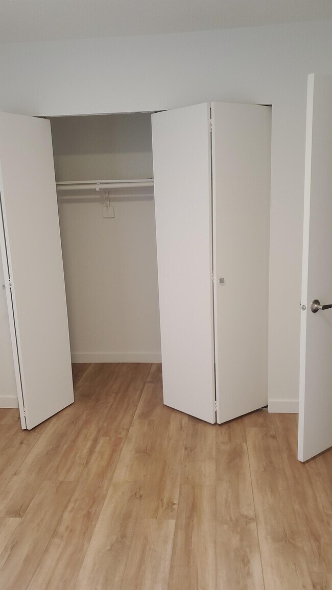 Photo du bâtiment - 430-430 Stewart Ave