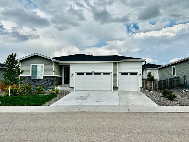 Building Photo - "Charming 4-Bedroom Castle Rock Home with Spacious Living!"