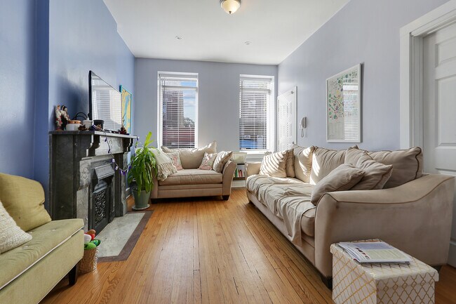 Foto del edificio - 2130 W Armitage Ave